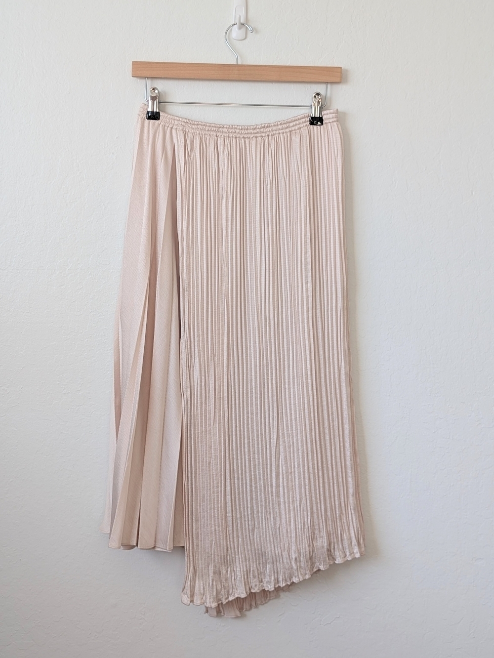 Vince Pleated Asymmetrical Midi Skirt in Champagne Size Small